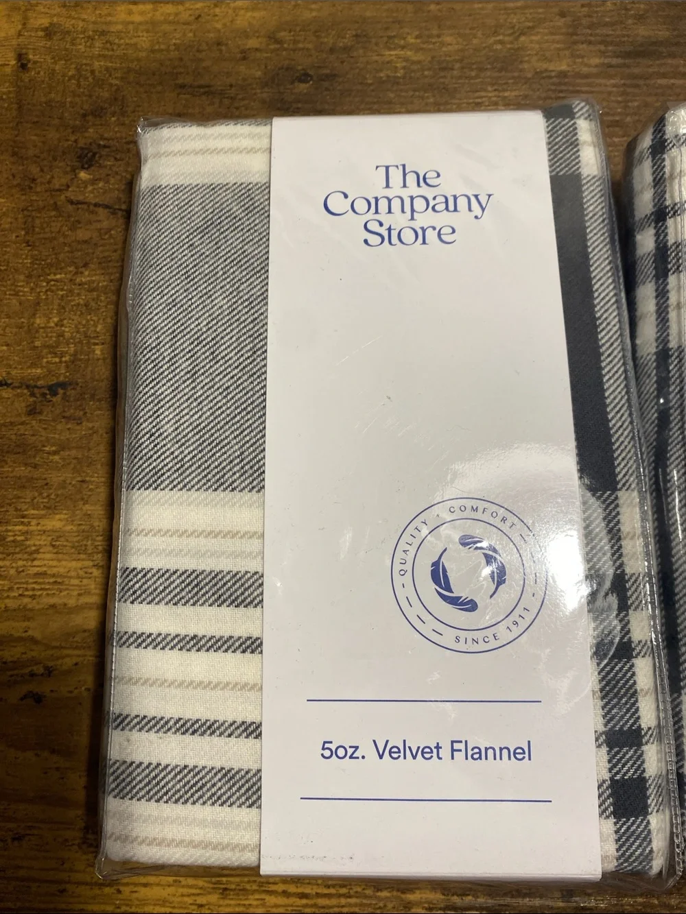 NWT The Company Store White & Navy Plaid Velvet Flannel Pillowcase Set of 2
